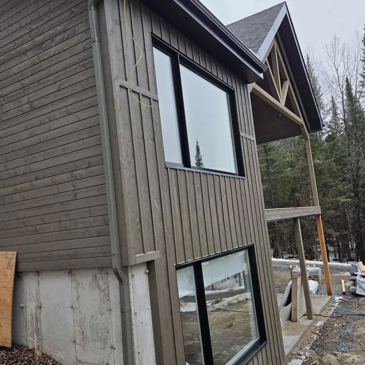 Coordinated siding and gutters — Gouttières Design