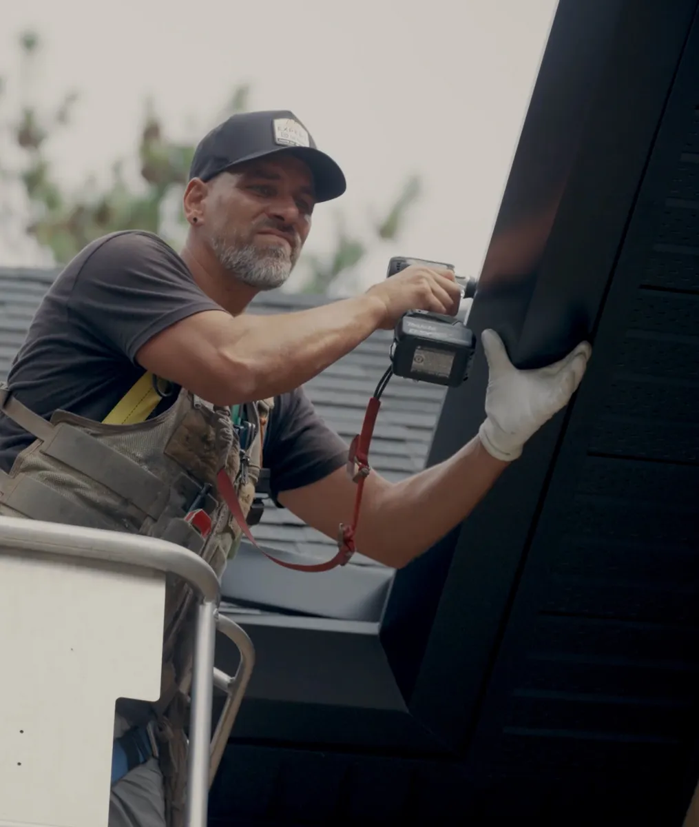 Camionnette de Gouttières Design devant une maison